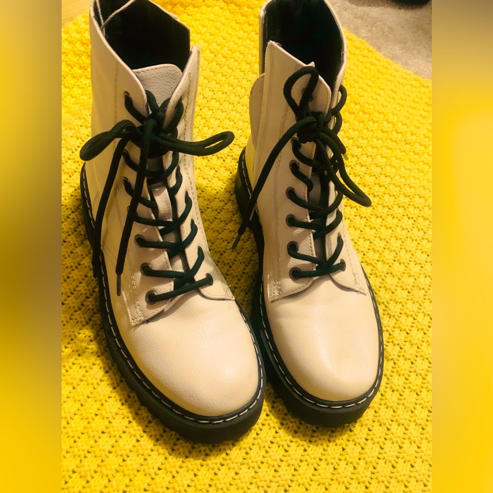 Awesome Brand new combat boots🤖💄
